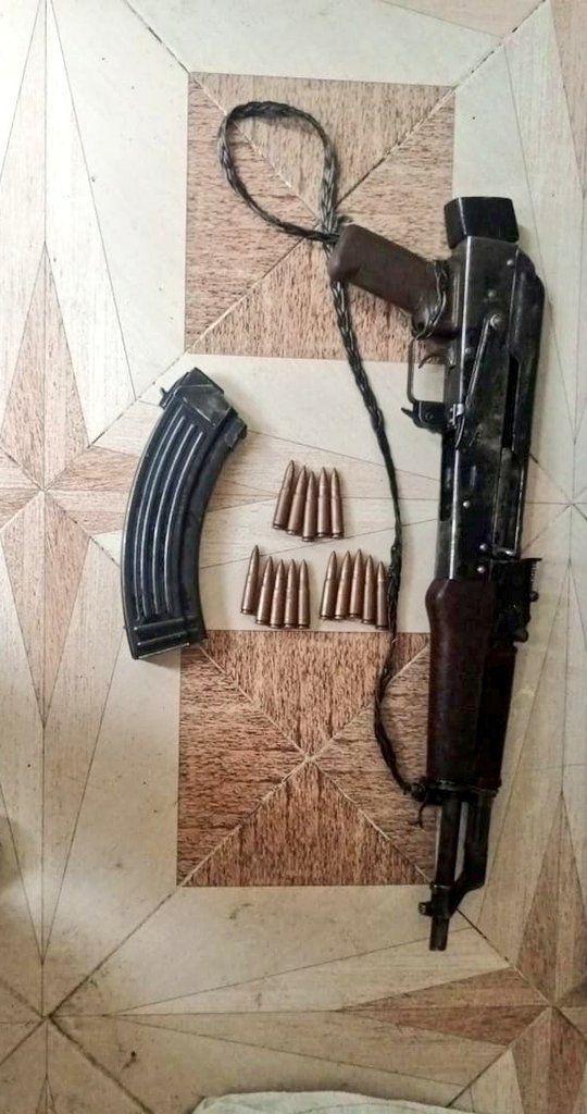An AK-47 rifle recovered by DCI officers from suspected thugs in Kakamega county