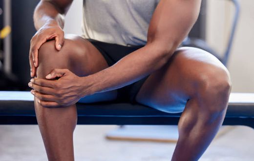 A person with hurting knees