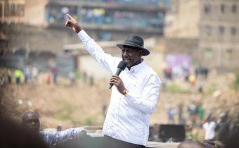 President William Ruto speaking to Nairobi residents  after inspecting the progress of the Nairobi Rivers Regeneration Project