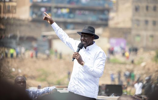 President William Ruto speaking to Nairobi residents  after inspecting the progress of the Nairobi Rivers Regeneration Project