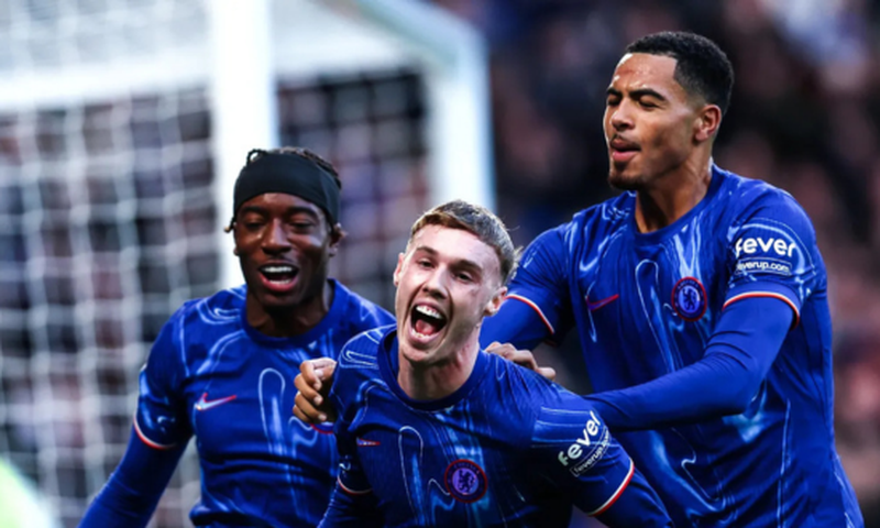 Cole Palmer celebrates his goal against Aston Villa on December 1, 2024