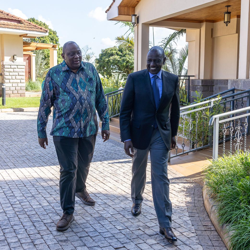 President William Ruto pays a visit to his predecessor former President Uhuru Kenyatta at his Gatundu South home