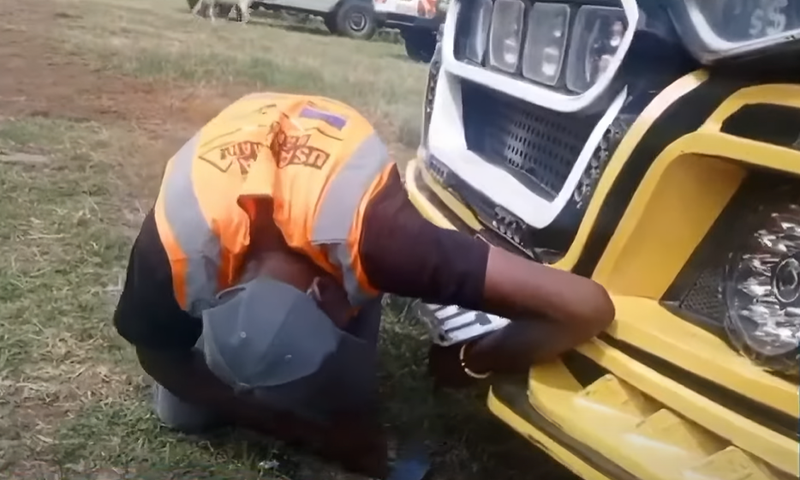 An inspection officer removing the number plates from Money Fest matatu