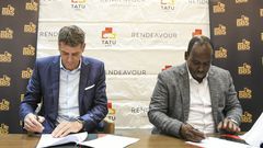 BBS Mall founder Abdiweli Hassan (right)
