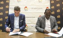 BBS Mall founder Abdiweli Hassan (right)