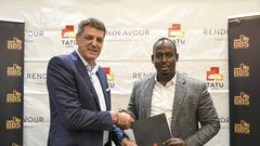 BBS Mall founder Abdiweli Hassan (right)