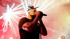 Tresor Riziki performing