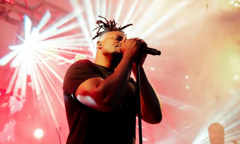 Tresor Riziki performing
