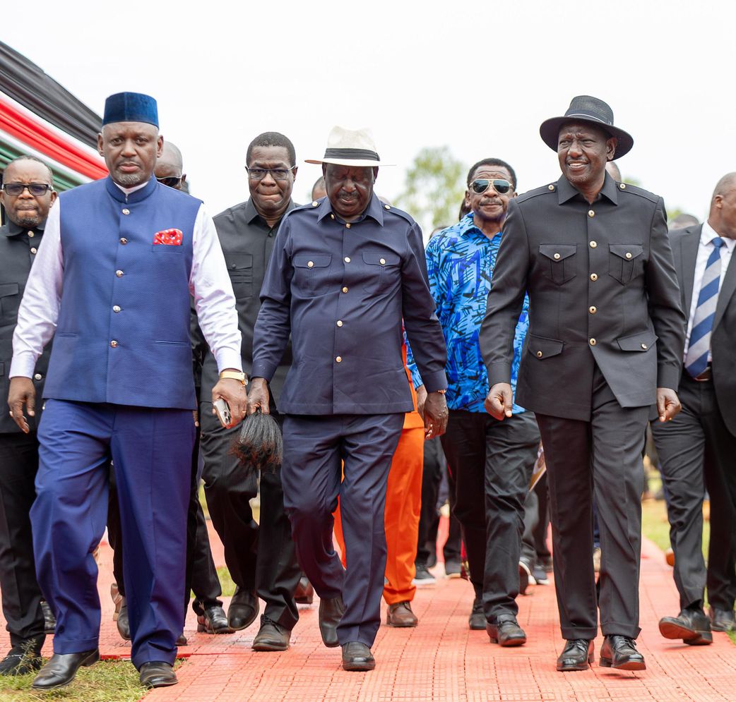 President William Ruto, Raila Odinga and other leaders at the funeral of the former PM's bodyguard George Oduor in Ndori, Siaya