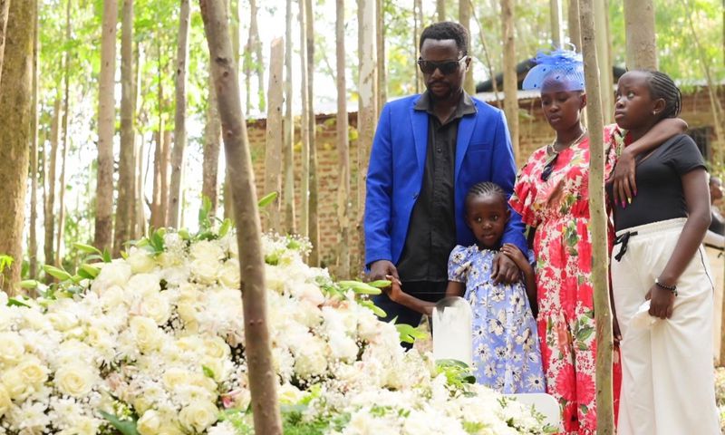 Lion Deh and his son during burial