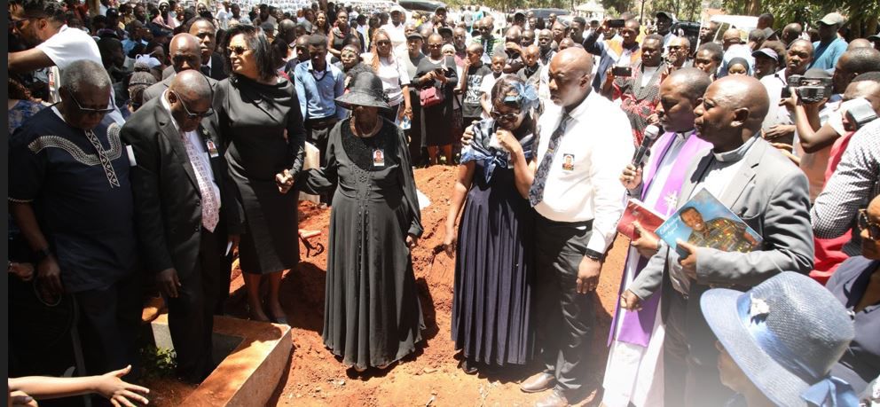 Leonard Mambo Mbotela’s emotional sendoff at Lang’ata Cemetery