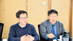 Prof. Jeon Only and Prof. Bae Yuh Jin from the Hankuk University of Foreign Studies (HUFS)