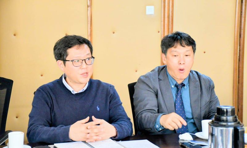 Prof. Jeon Only and Prof. Bae Yuh Jin from the Hankuk University of Foreign Studies (HUFS)