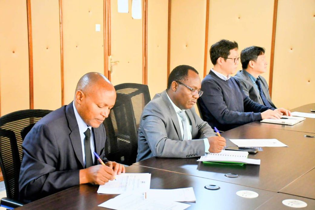 Prof. Jeon Only and Prof. Bae Yuh Jin from the Hankuk University of Foreign Studies (HUFS) with officials from the State Department for Youth Affairs and Creative Economy