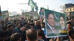 Supporters of three-time Pakistani prime minister Nawaz Sharif scuffled with security forces outside the courtroom