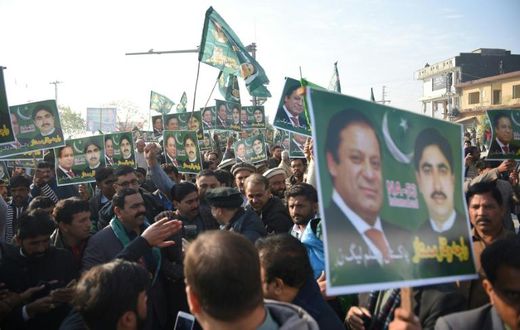 Supporters of three-time Pakistani prime minister Nawaz Sharif scuffled with security forces outside the courtroom