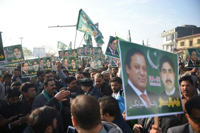 Supporters of three-time Pakistani prime minister Nawaz Sharif scuffled with security forces outside the courtroom