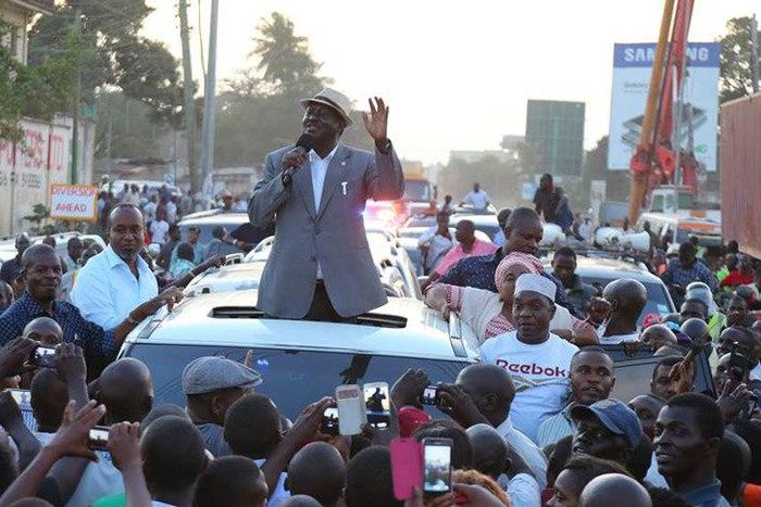 ___6815032___https:______static.pulse.com.gh___webservice___escenic___binary___6815032___2017___6___10___12___Raila+Odinga+in+a+previpous+rally+in+Momnasa