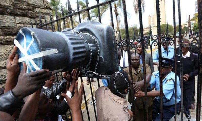 Journalists protest outside Parliament