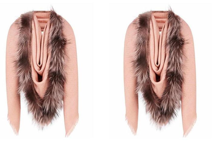 ___8991898___2018___10___18___10___fendi+shawl