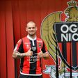 Nice's football club new signing Dutch midfielder Wesley Sneijder poses on August 8, 2017 at the Allianz Riviera stadium