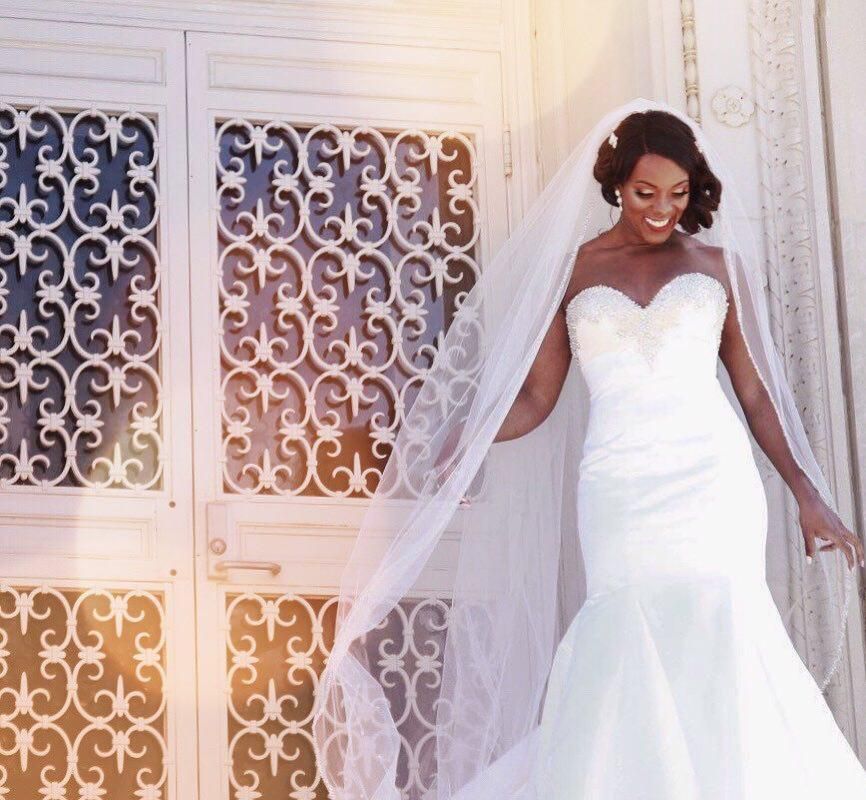 These photos will convince you to have a long bridal veil on your wedding day