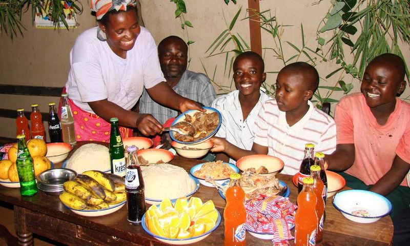 ___8878372___2018___9___20___9___easter-in-kenya-dinner
