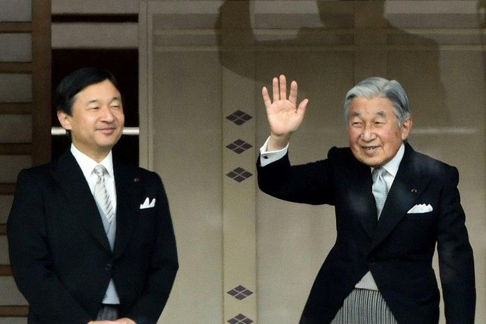 Japan's Emperor Akihito (R) waves to well-wishers, as Crown Prince Naruhito (L) looks on, during their new year greetings in Tokyo January 1, 2015