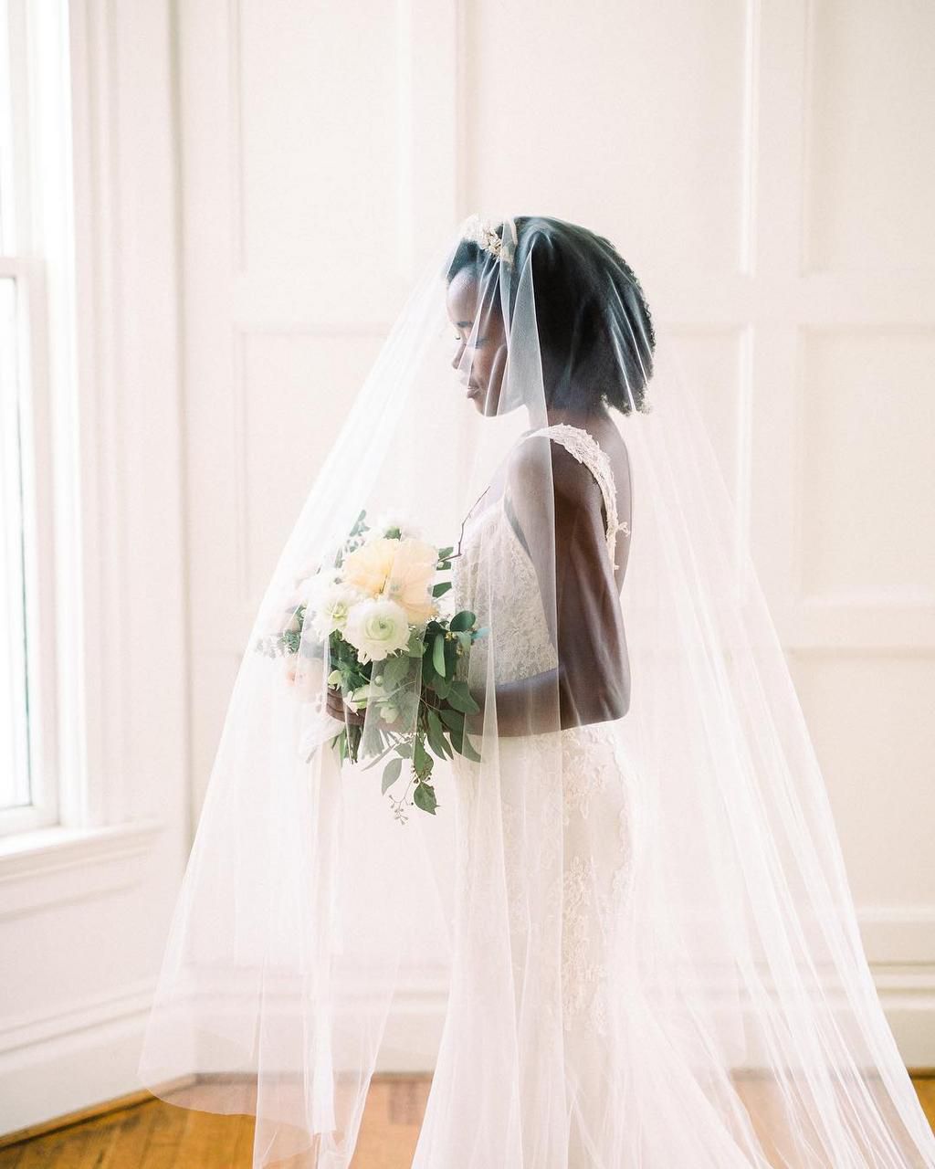 These photos will convince you to have a long bridal veil on your wedding day