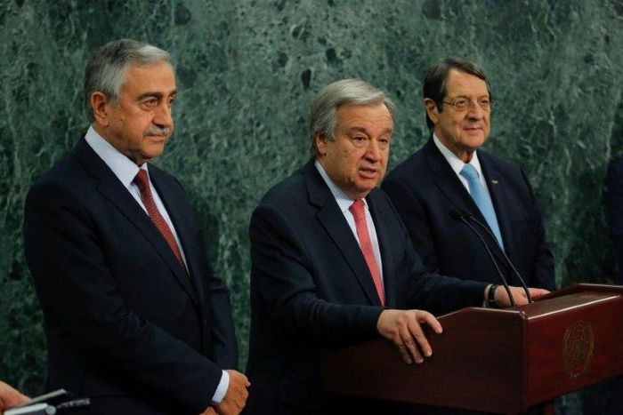 UN Secretary-General Antonio Guterres (C) speaks beside Greek Cypriot leader Nicos Anastasiades (R) and Turkish Cypriot leader Mustafa Akinci on June 4, 2017 at UN headquarters