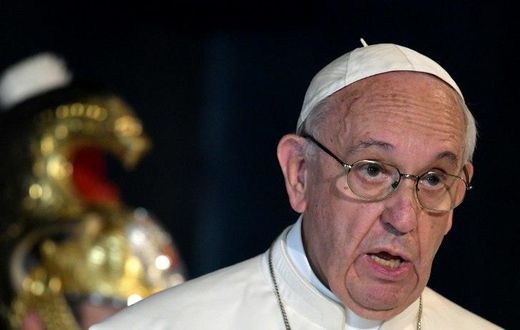Pope Francis has ordered rebel priests in Nigeria to write to him personally pledging "total obedience" following the spat over the Vatican's choice of local bishop