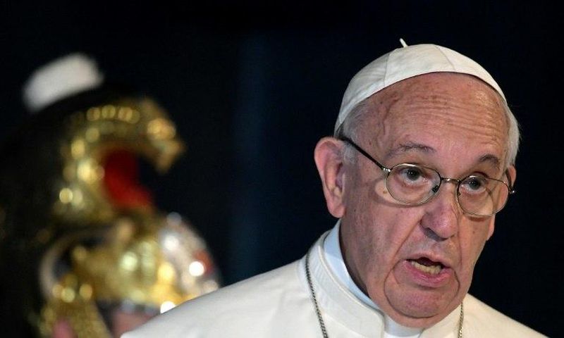 Pope Francis has ordered rebel priests in Nigeria to write to him personally pledging "total obedience" following the spat over the Vatican's choice of local bishop