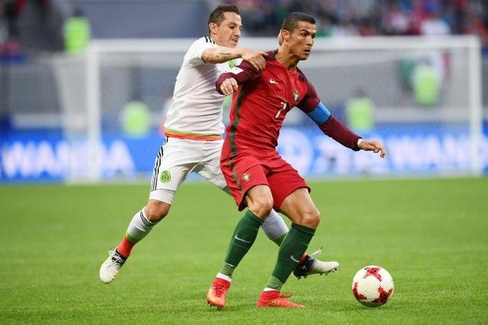 Portugal's forward Cristiano Ronaldo (R) clashes with Mexico's midfielder Andres Guardado during the 2017 Confederations Cup on June 18, 2017