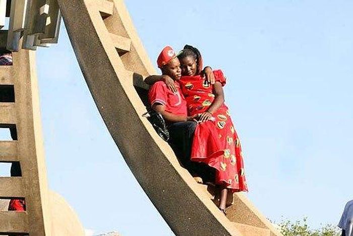 ___8932419___2018___10___3___14___couple+feat