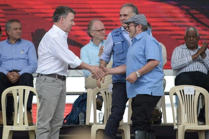 FARC rebel leader Rodrigo Londono Echeverri (R), Colombian president Juan Manuel Santos (L) and the UN Special Representative for Colombia Jean Arnault (C) attend the final act of abandonment of arms in June 2017