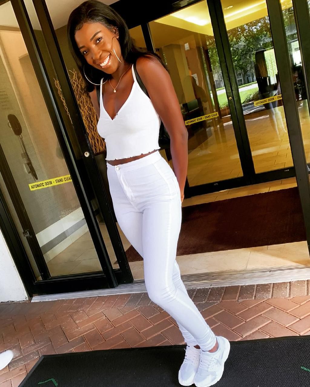 9 stylish ways to wear all white outfits (Photos)