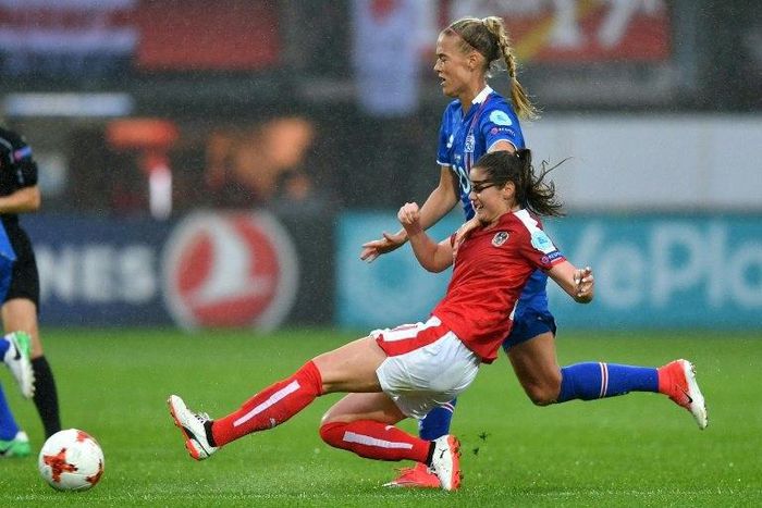 Austria's Sarah Zadrazil challenges Iceland's Dagny Brynjarsdottir (back) during their UEFA Women's Euro 2017 match, at the Sparta Stadium in Rotterdam, on July 26