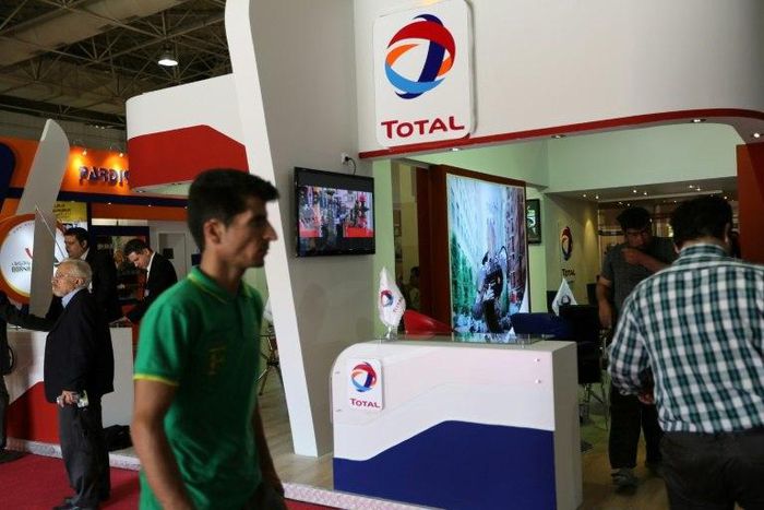French energy giant Total is to sign a $4.8 billion agreement to develop an Iranian offshore gas field, the oil ministry says, in the biggest foreign deal since sanctions were eased last year