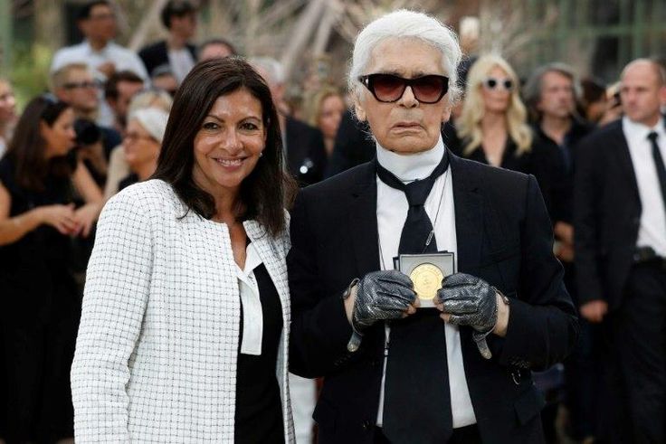 Paris Mayor Anne Hidalgo awarded German fashion designer Karl Lagerfeld the city's Grand Vermeil medal, calling him "an immense talent and a wonderful person"