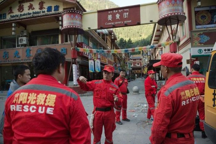 A Chinese rescue team prepares to search for earthquake survivors in southwest China's Sichuan province, which was struck by the 6.5-magnitude quake on Tuesday night