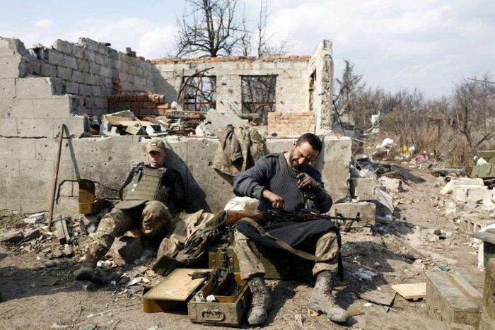 New clashes between pro-Russian and rebel groups have broken out in eastern Ukraine, sparking a flurry of diplomatic activity that resulted in leaders of Russia, Ukraine, Germany and France agreeing to telephone talks to discuss easing tensions