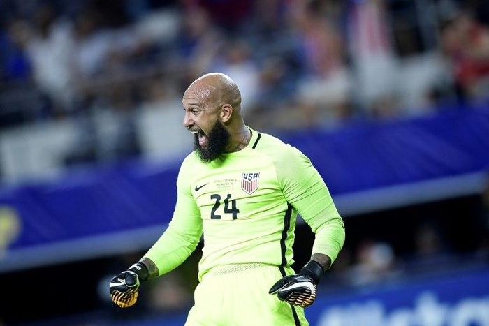 USA goalkeeper Tim Howard cheers his team's victory after their CONCACAF Gold Cup match against Costa Rica, in Dallas, Texas, on July 22, 2017