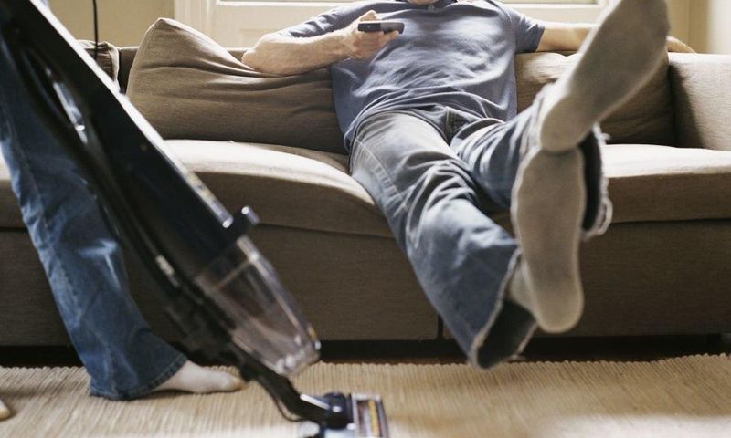 ___6887338___https:______static.pulse.com.gh___webservice___escenic___binary___6887338___2017___6___23___11___man+on+the+couch_1