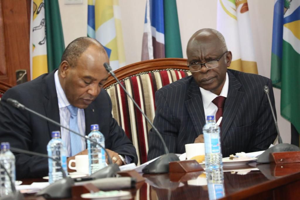 Nyandarua Governor Francis Kimemia with his Makueni counterpart Kivutha Kibwana during a past Council of Governors meeting (twitter)