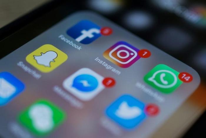 A review is underway of whether all Belgian military troops operating in Baltic states should no longer be allowed to use their smartphones in "certain regions and circumstances" due to the phones' geolocation feature