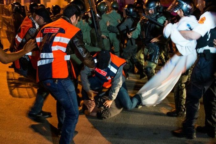 Moroccan police clash with protestors during a demonstration against corruption, repression and unemployment in the northern city of al-Hoceima on May 27, 2017