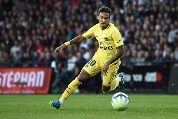 Paris Saint-Germain's Neymar drives the ball during their French Ligue 1 match against En Avant Guingamp (EAG), at the Roudourou stadium in Guingamp, on August 13, 2017