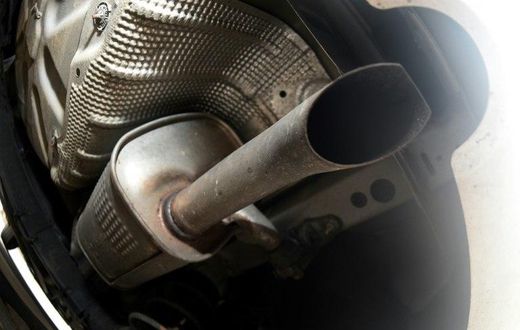 Britain's government has lost a court battle to delay its plans to tackle air pollution