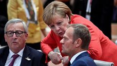 EU President Donald Tusk (R) is urging G20 leaders to be more determined to fight against people smugglers in the migrant crisis