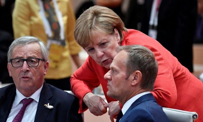 EU President Donald Tusk (R) is urging G20 leaders to be more determined to fight against people smugglers in the migrant crisis